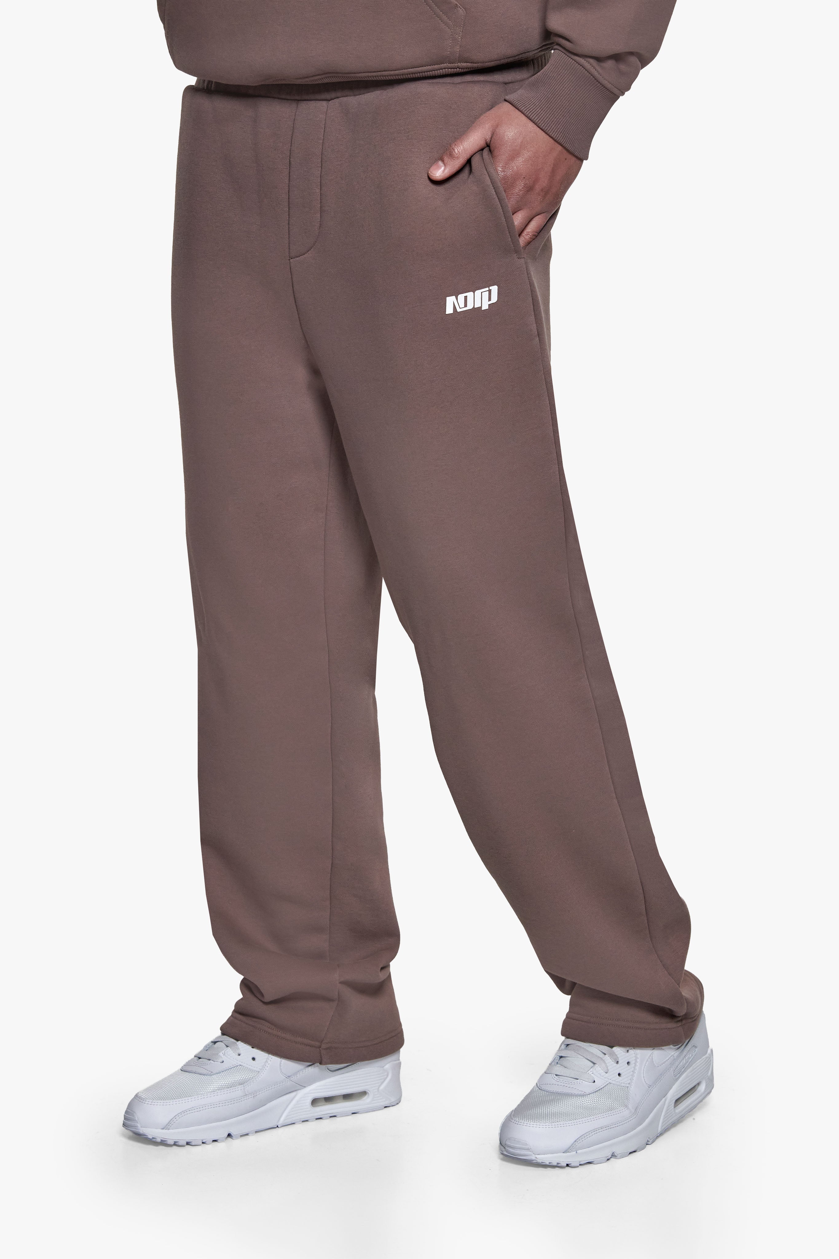 BASIC OPEN LEG JOGGER LIGHT BROWN