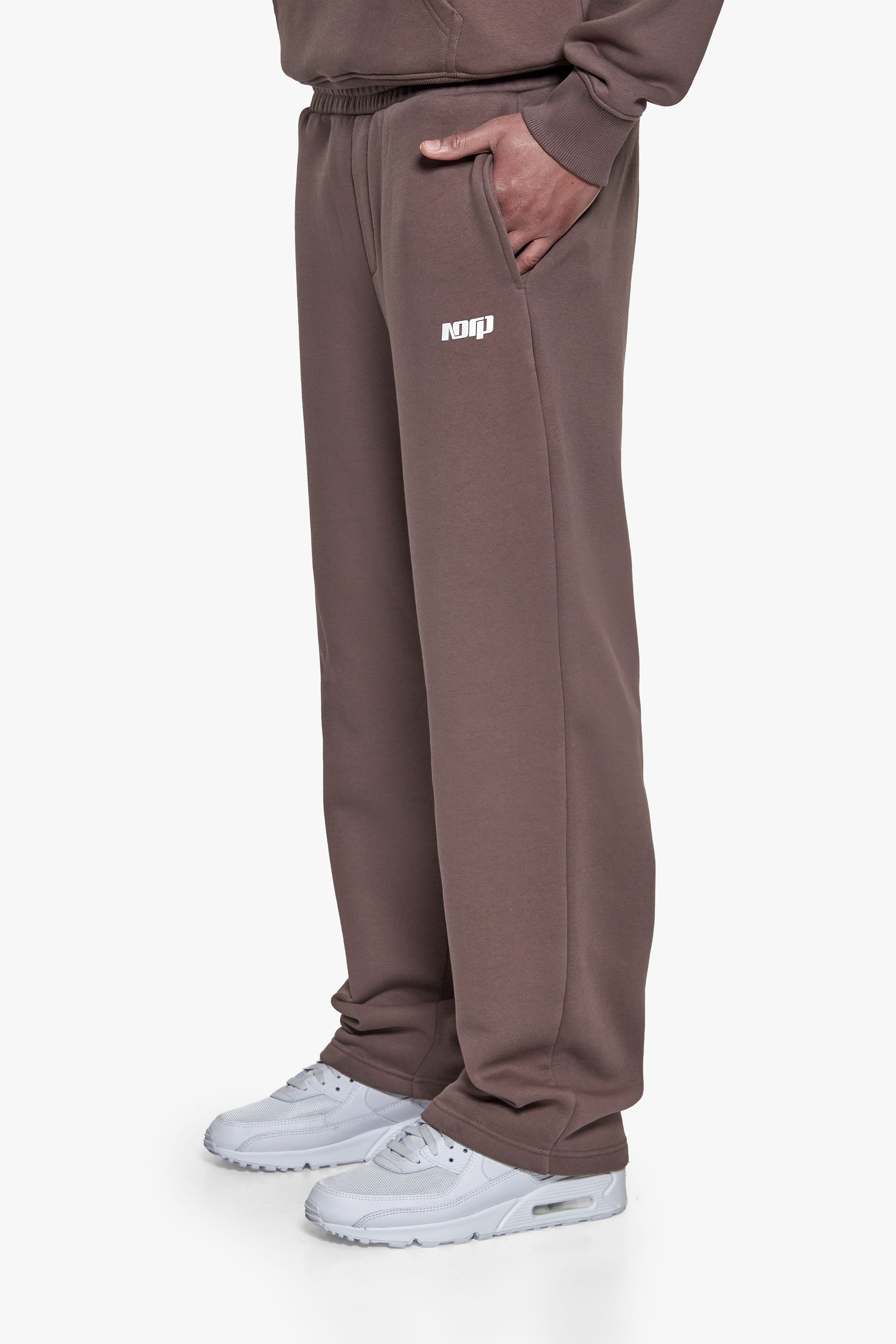 BASIC OPEN LEG JOGGER LIGHT BROWN
