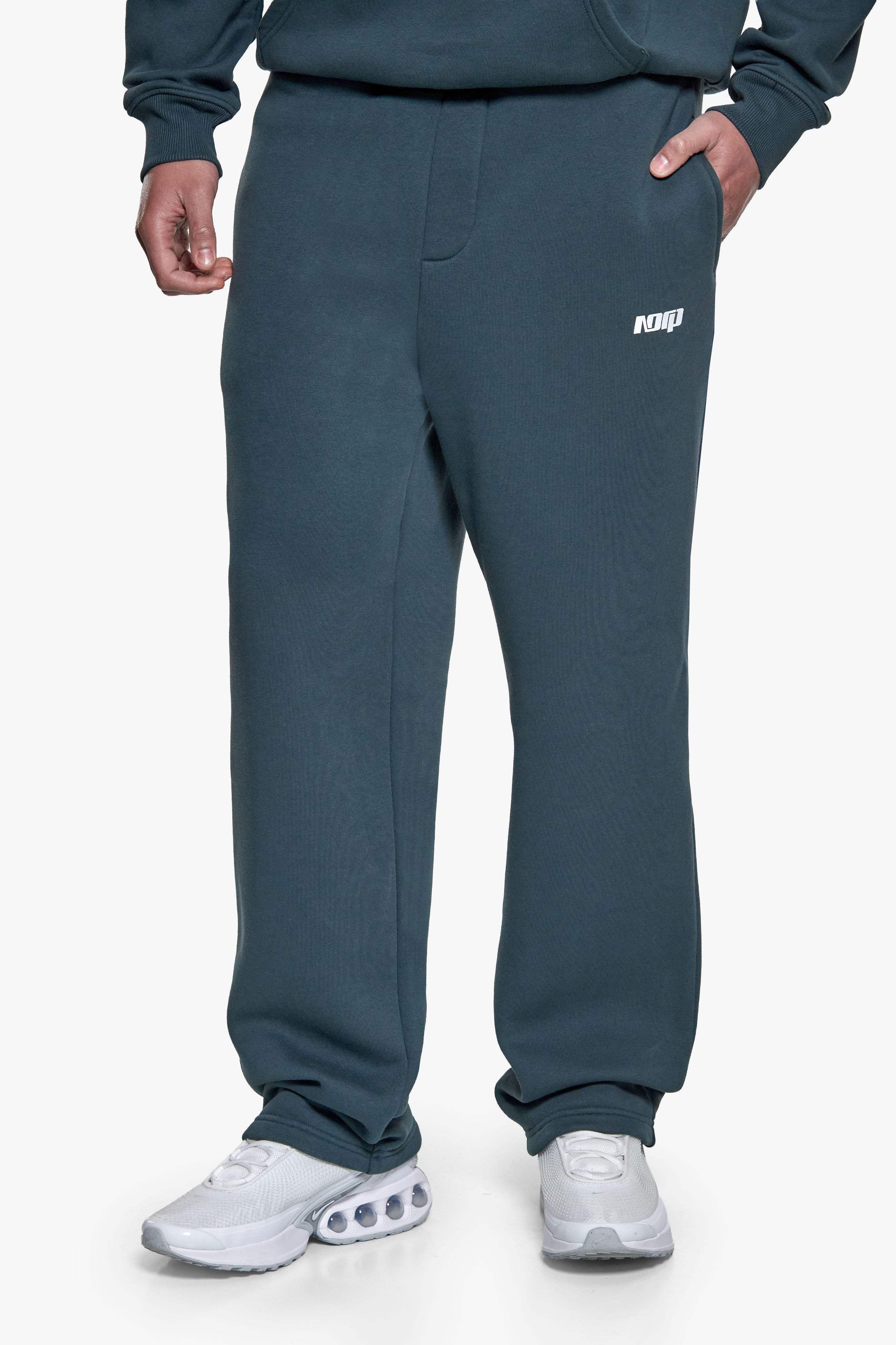 BASIC OPEN LEG JOGGER MOSS GREEN