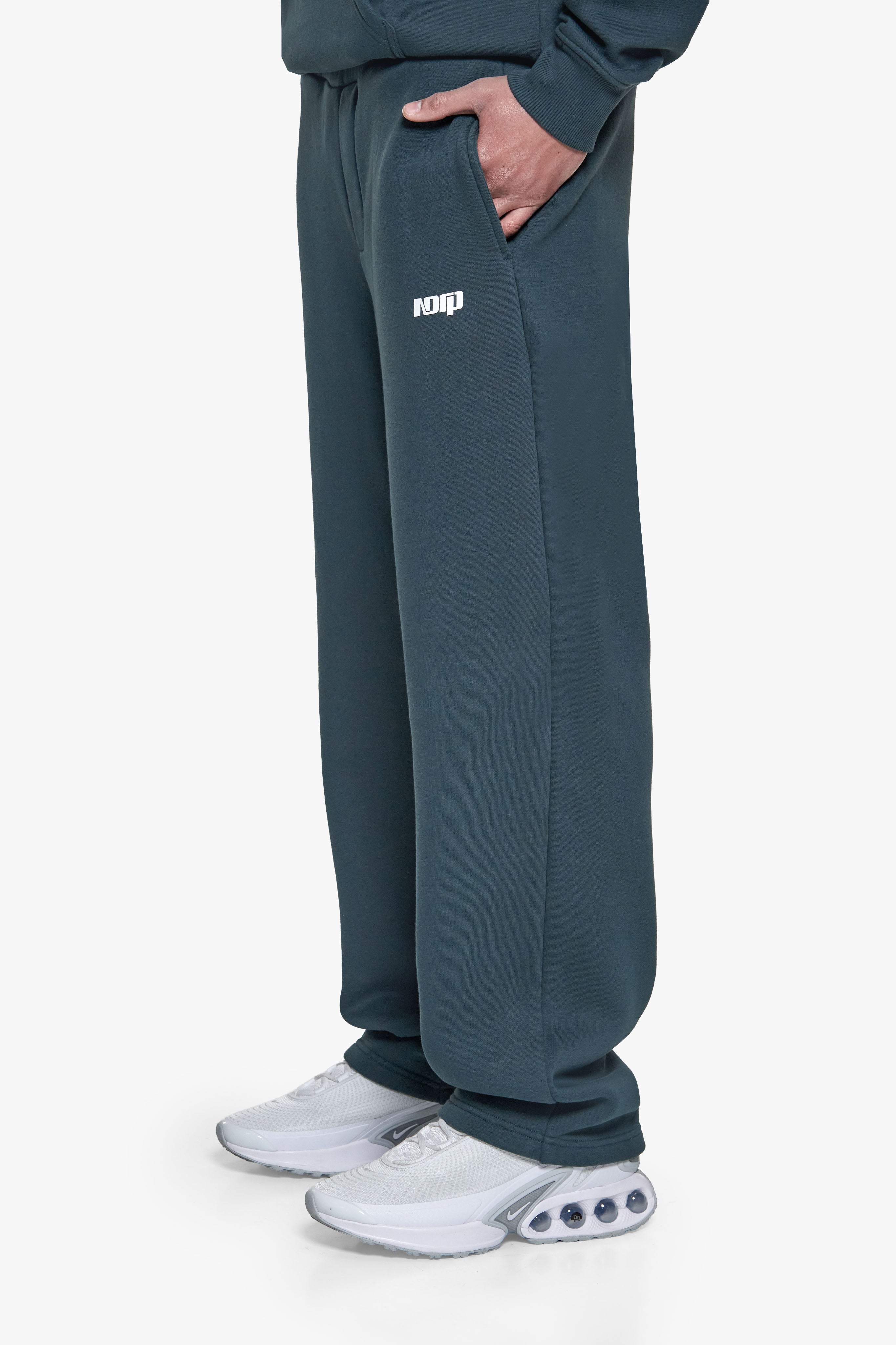 BASIC OPEN LEG JOGGER MOSS GREEN