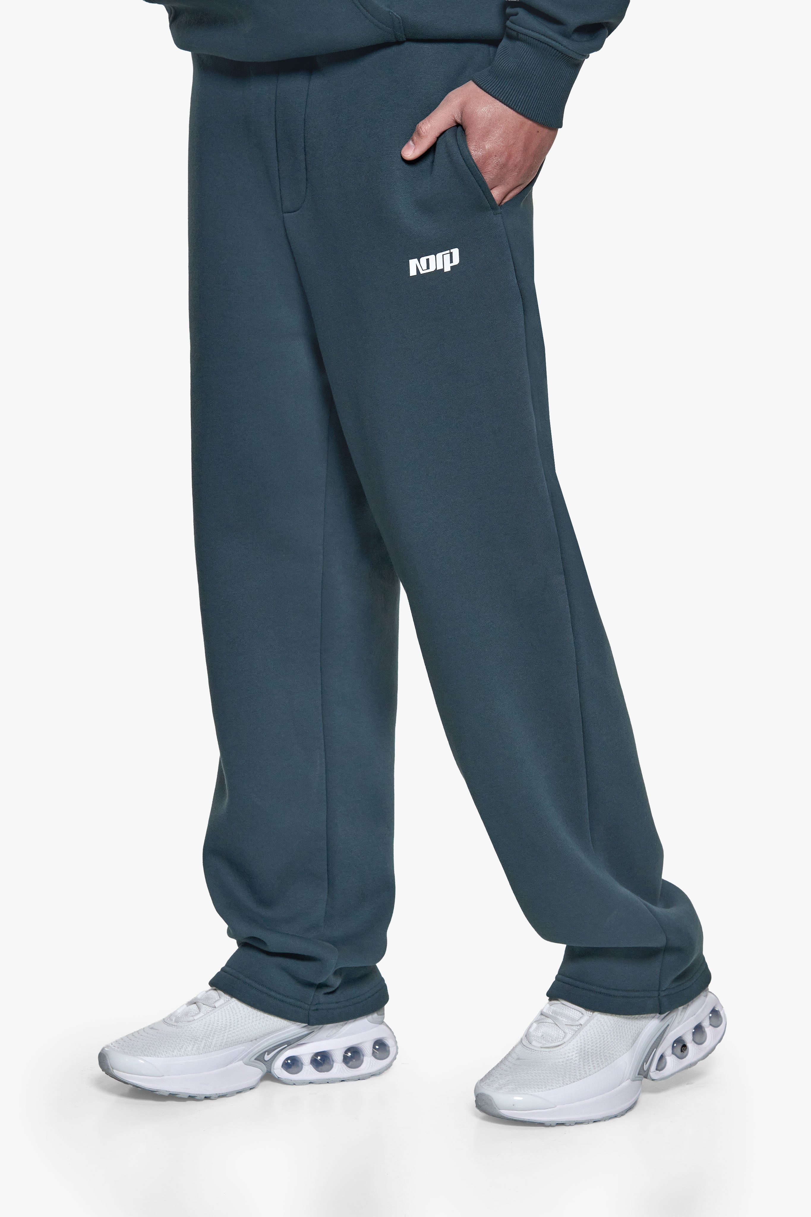 BASIC OPEN LEG JOGGER MOSS GREEN