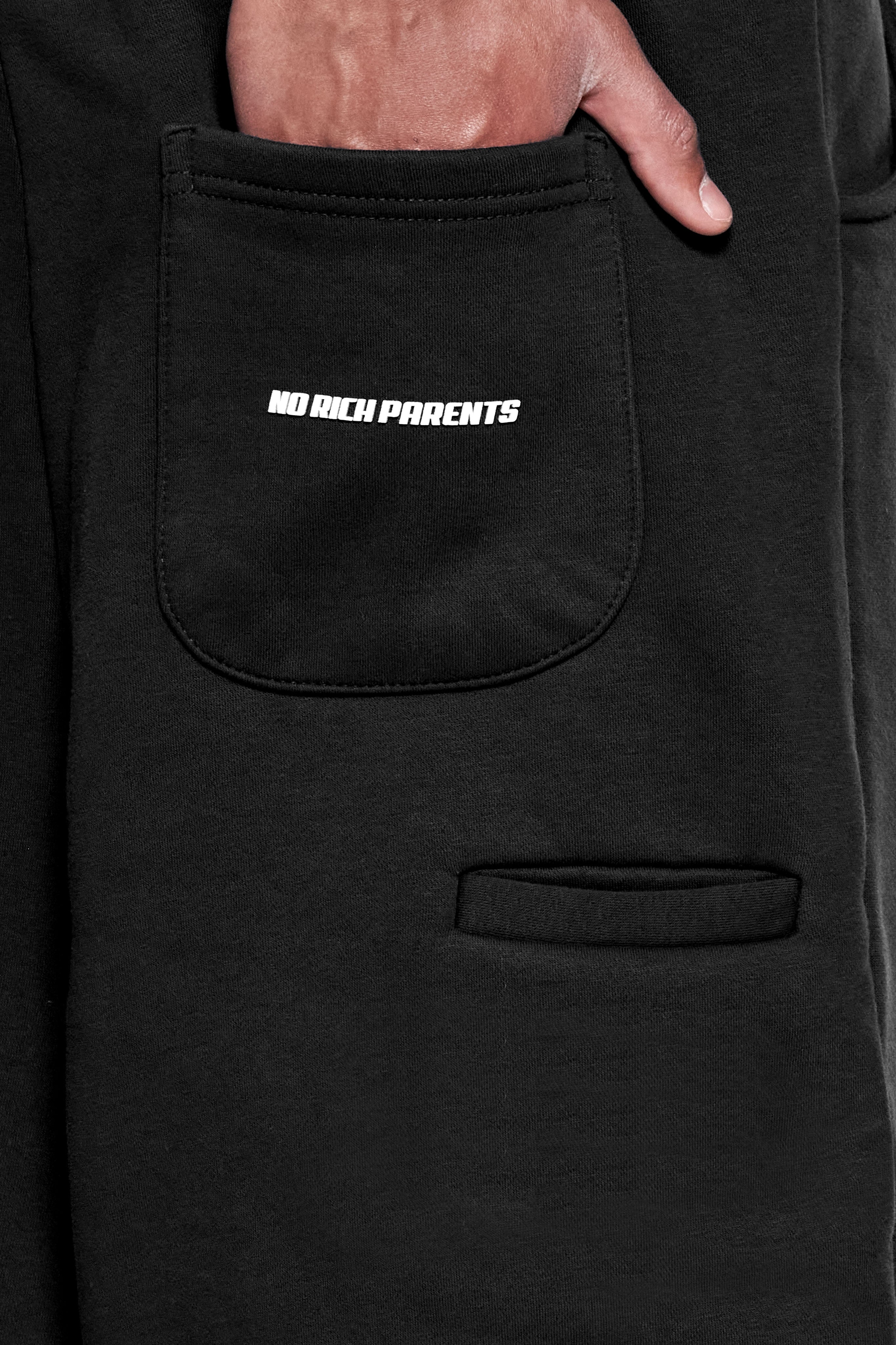 BASIC SWEAT SHORTS BLACK
